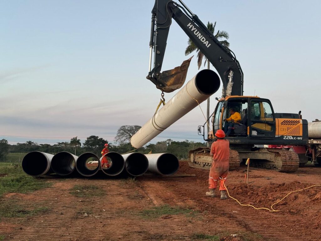 Tendido de tubería a lo largo de la instalación (Stringing)